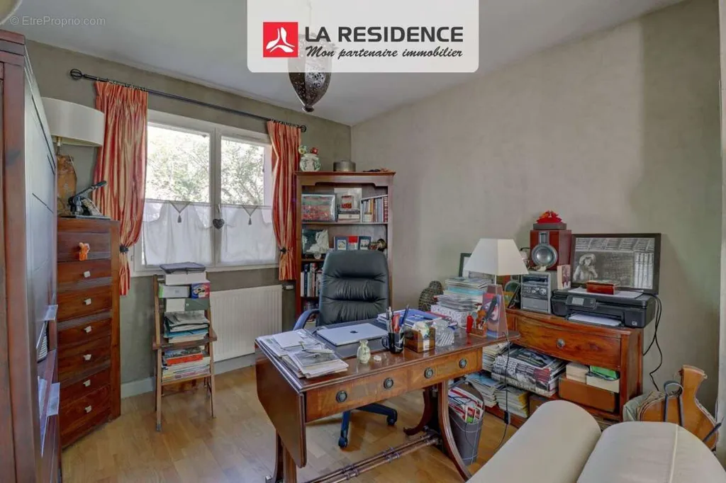 6-room house in Verneuil-Sur-Seine