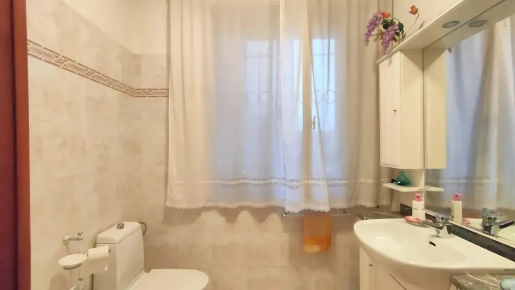 Salles de bain - Spacious Apartment with Balconies near Pisa