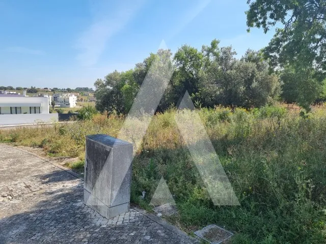 Land Plot for Housing with 676 m² in Cartaxo