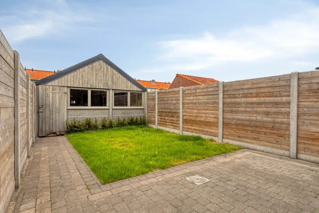 Aed - Renovated Semi-detached House in Sas van Gent