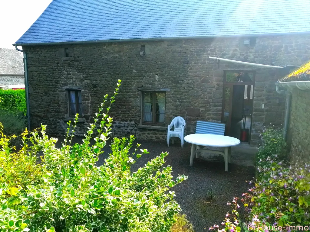 Terrace - Rustic Farmhouse with Dependances near GORRON