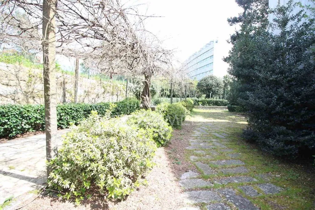 Aed - Development Land with Shops in Guimarães