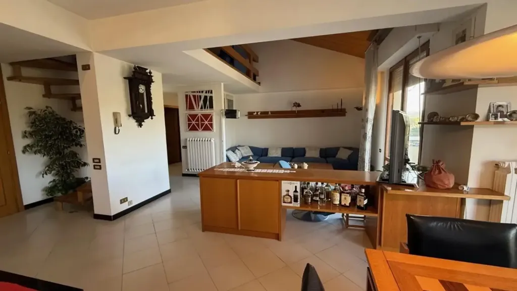 Salle à manger - 7-Room Apartment with Balconies in Certaldo