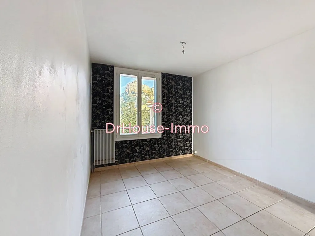 Toad - 3-Bedroom Apartment with South View in Vitrolles