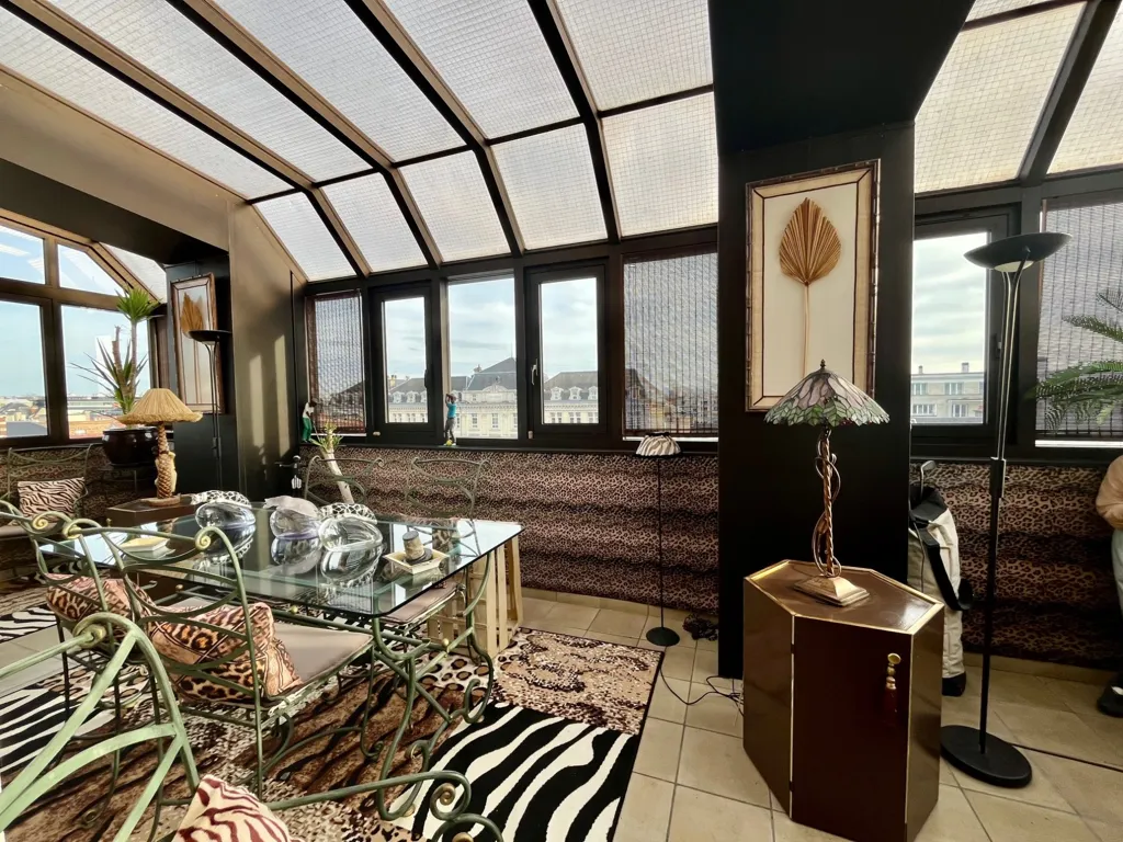 Esszimmer - Luxury Apartment with Cathedral View in Reims