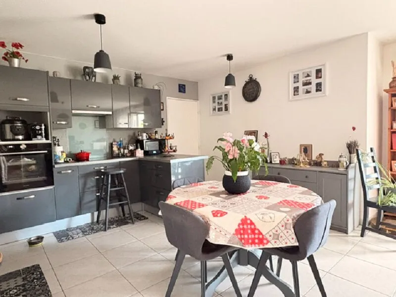 Cuisine - Appartement 3 Pièces avec Terrasse à Marseille