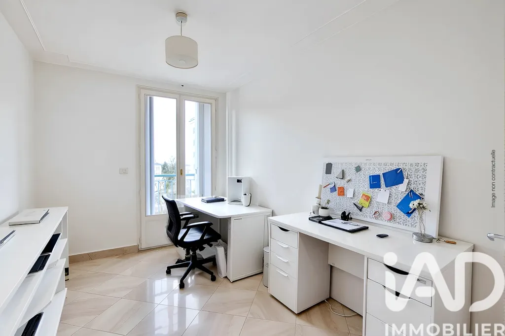 Kabinet - 5-Piece Apartment with Balcony in Compiègne