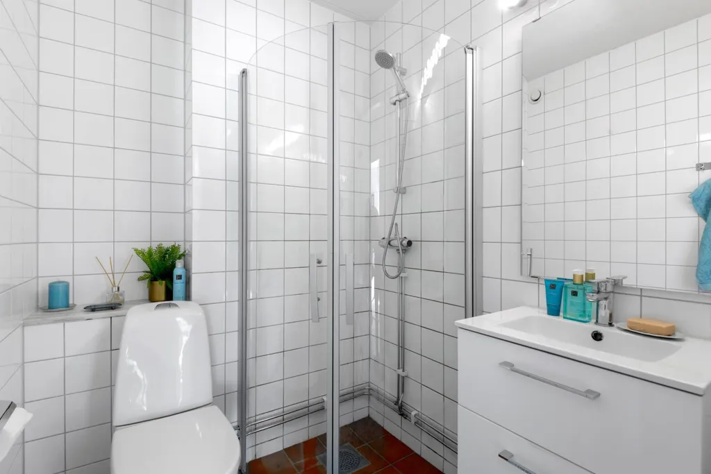 Salles de bain - Apartment with Two Terraces in Hässelby Gård