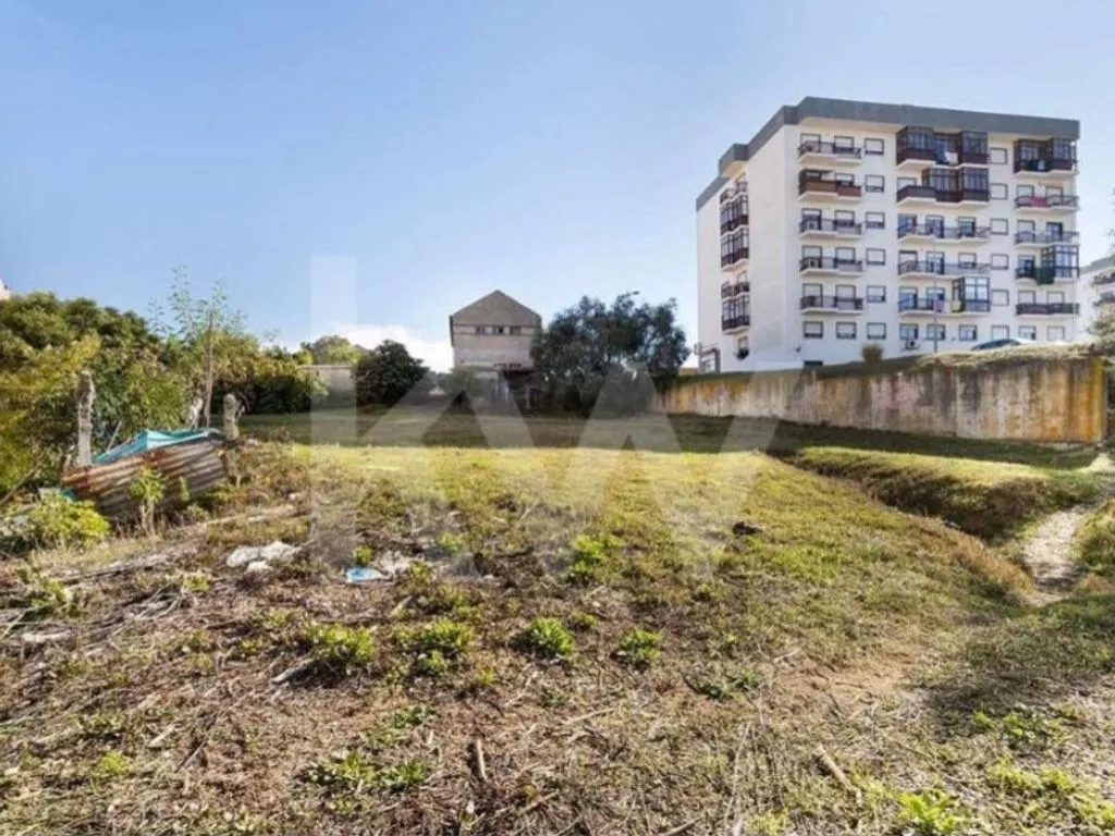 Aed - Urban Land with Development Potential in Seixal