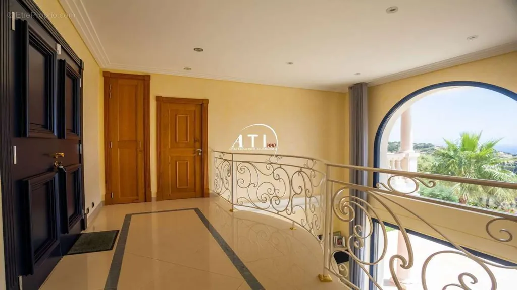 hallway_entrance