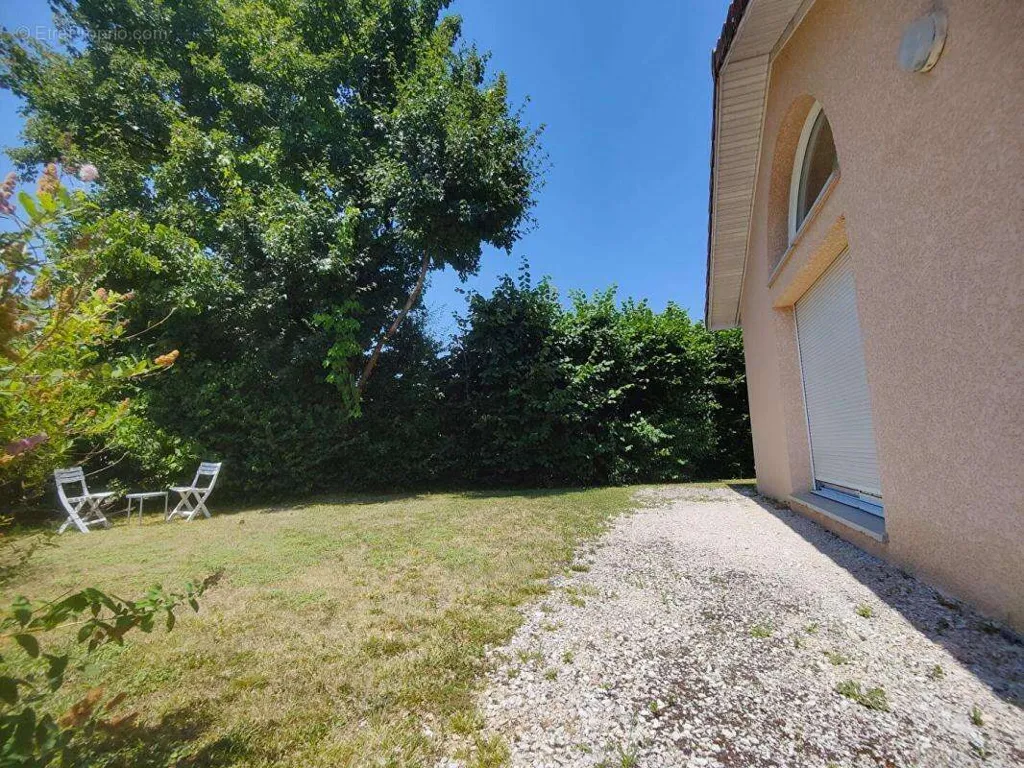 Aed - Luxury House with Cathedral Ceiling in La Buisse