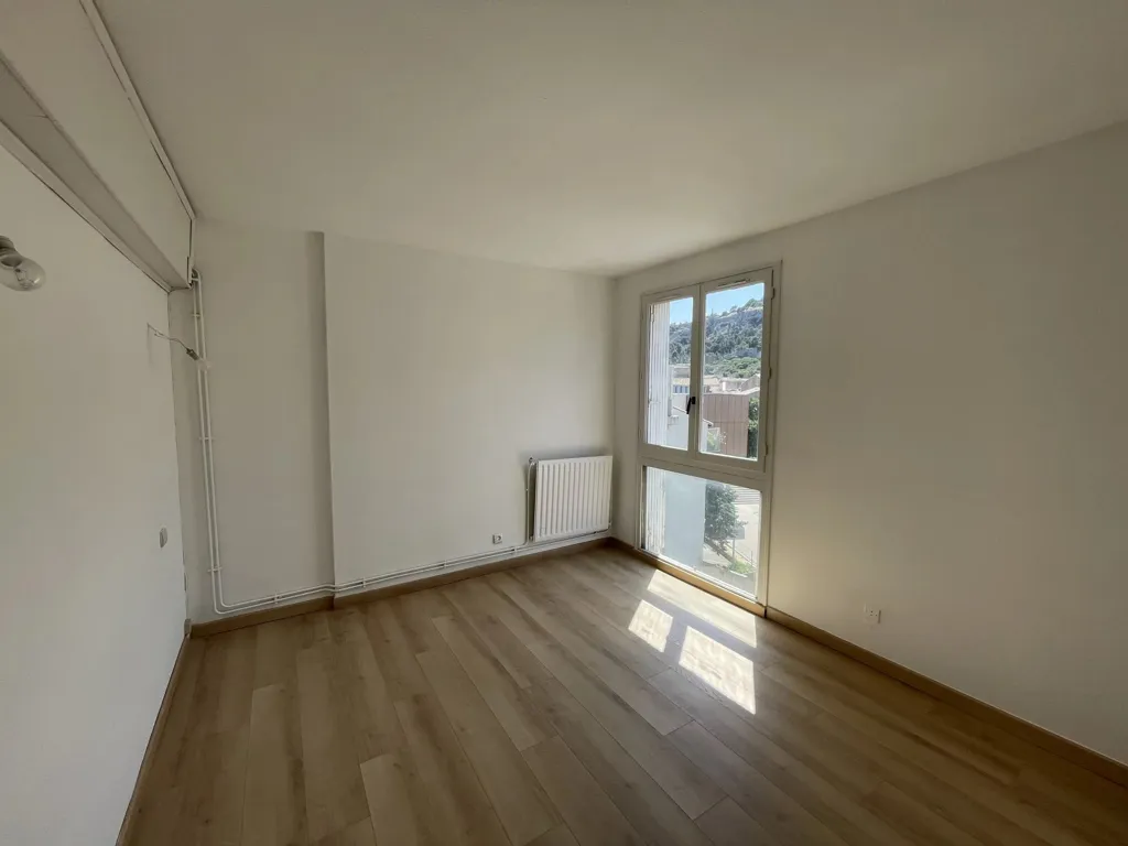Pièces - Appartement Lumineux avec Garage dans Résidence Sécurisée