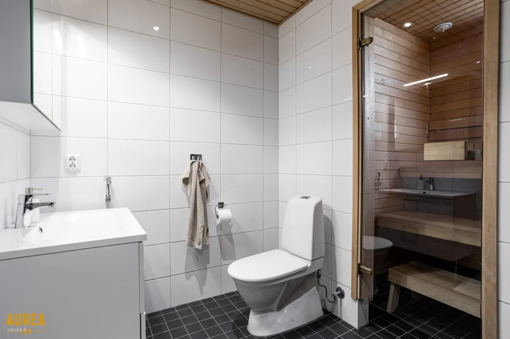 Salles de bain - Modern House with Terrace in Soittajankangas, Oulu