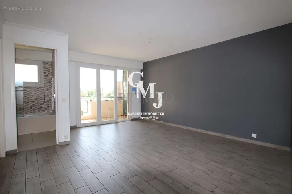 Elutuba - Renovated Flat with Balcony in Fréjus