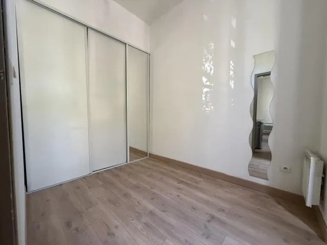 Chambres - Appartement en Dernier Étage avec Interphone à Marseille