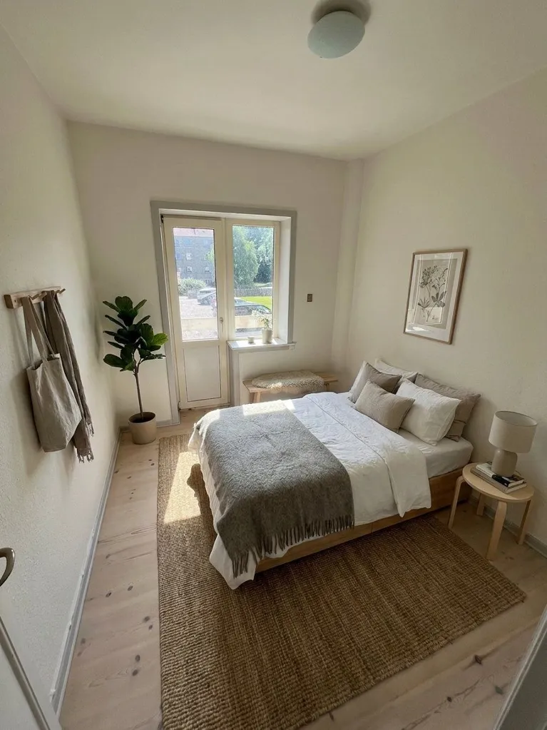 Magamistoad - 2-Bedroom Flat with Balcony in Lys