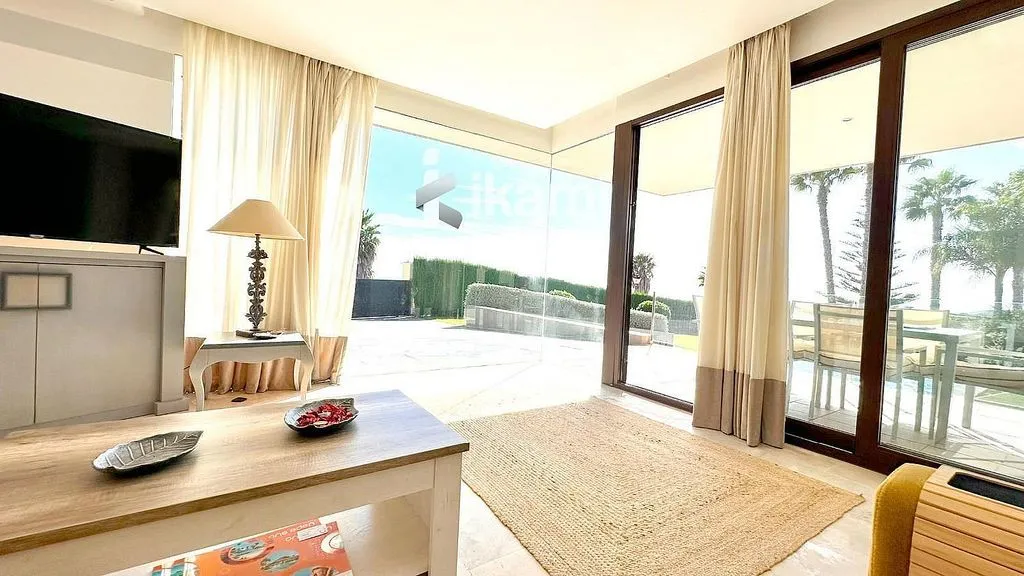 Elutuba - Chalet with Pool in La Alcaidesa, La Línea de la Concepción