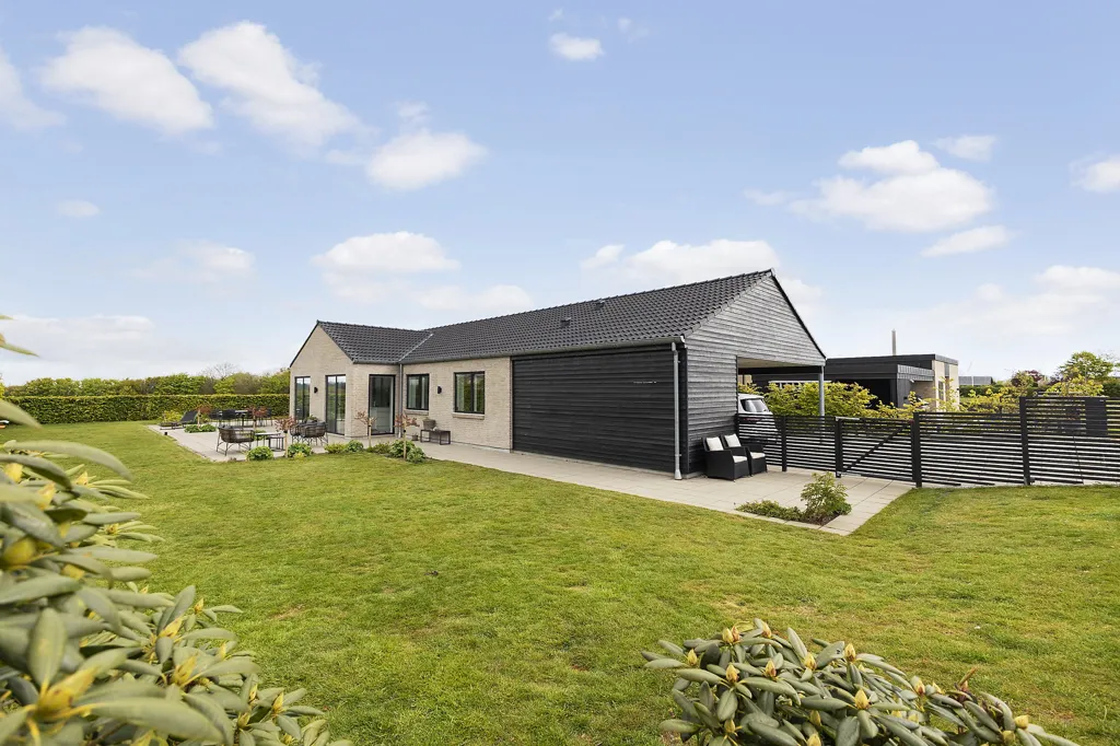 Extérieur - Modern Villa with Terraced Garden in Struer