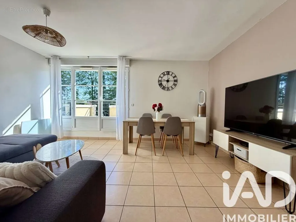 Duplex with Terraces in D'Huison-Longueville