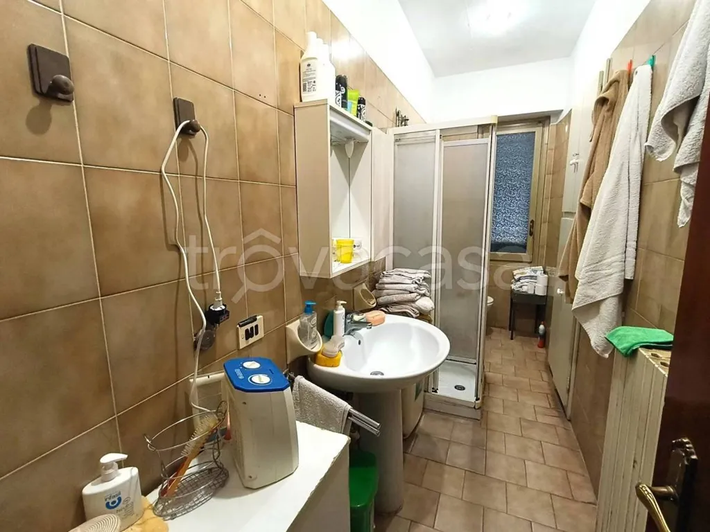 Salles de bain - Apartment with Balcony in Sommariva Perno