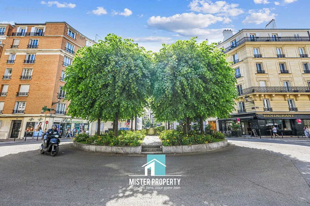 Välivaade - 2-Bedroom Apartment with Metro Access in Levallois