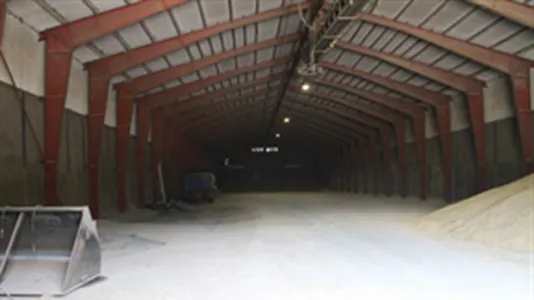Garage - Warehouse with High Ceilings near Ringsted