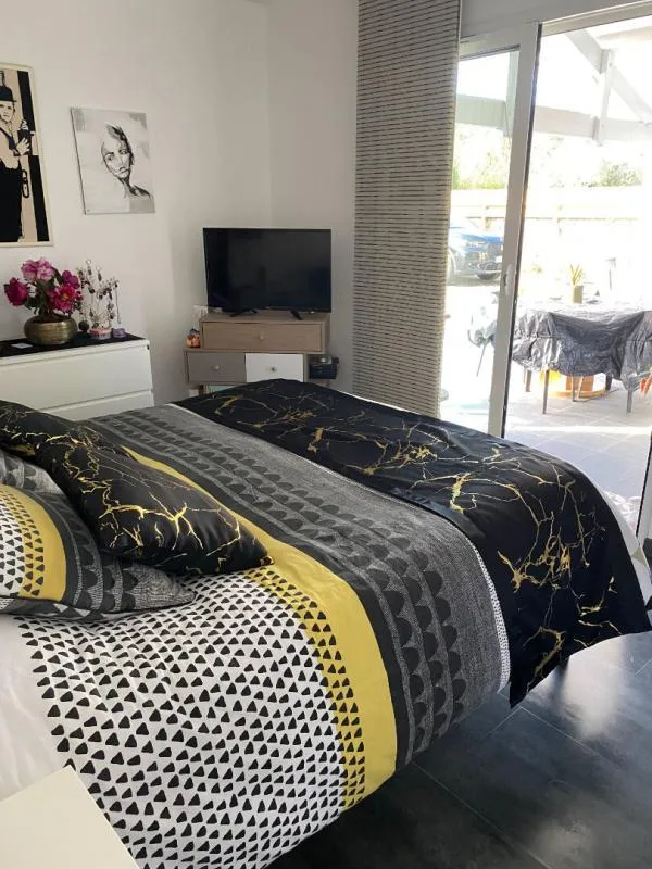 Chambres - Maison Luxueuse avec Terrasses à Linxe