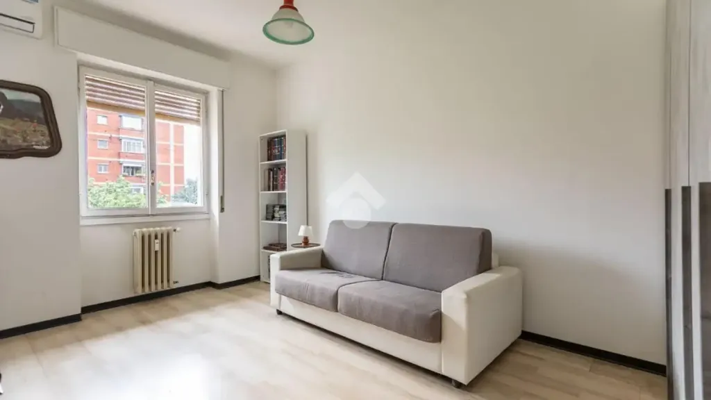 Elutuba - West-Facing Studio with Balcony in Milan