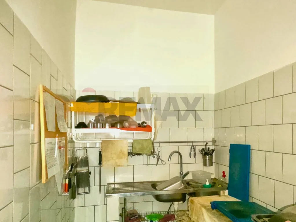 Cuisine - Commercial Space with Vitrine in Piana del Sole, Rome