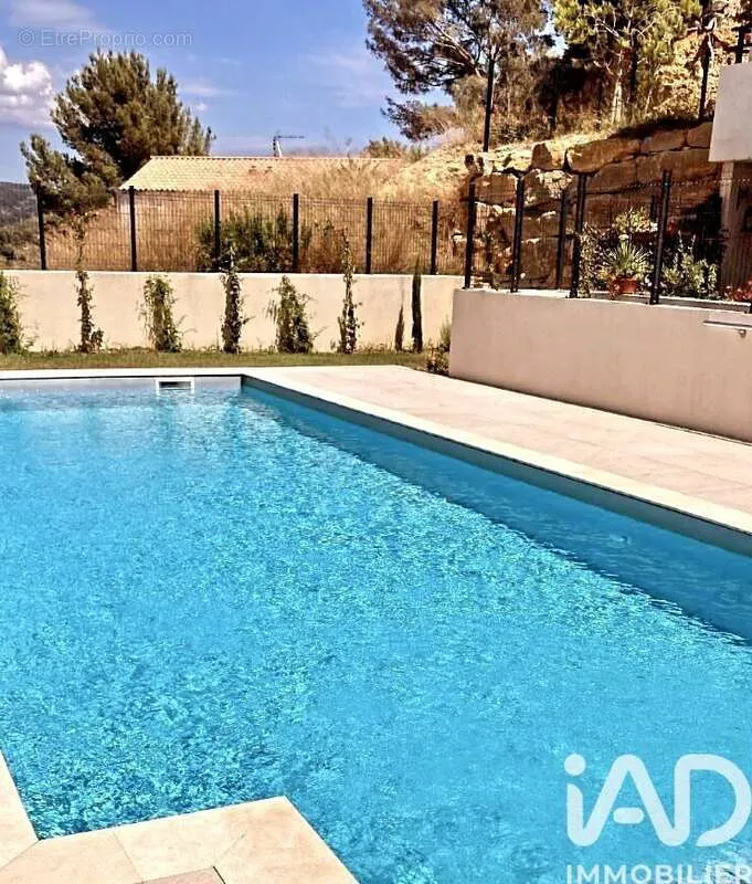 Pool - T2 with Pool and Balcony in Bandol