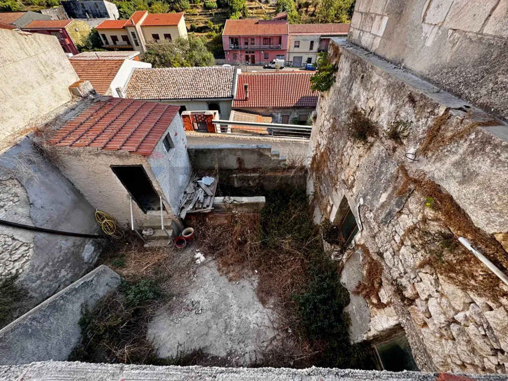 Jardin - Rustic House with Courtyard in Ossi