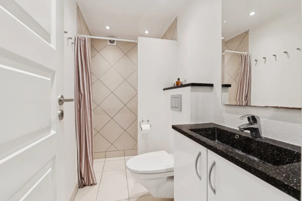 Bagni - Renovated Villa with Terrace in Humble