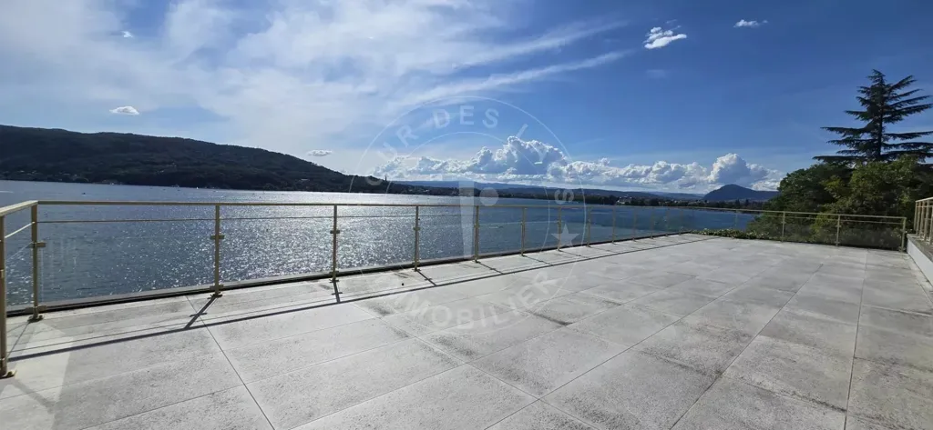 Terrasse - Maison avec Piscine et Vue Lac à Veyrier-du-Lac
