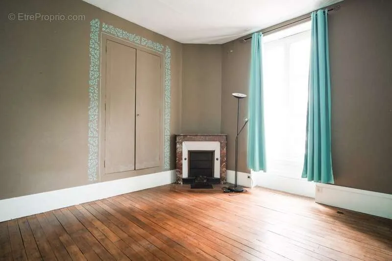 Maison 10 pièces à Macon