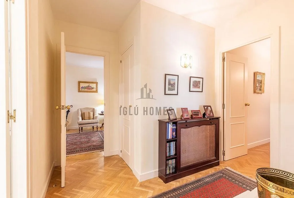 Esik - Apartment with Terrace in Ríos Rosas, Madrid