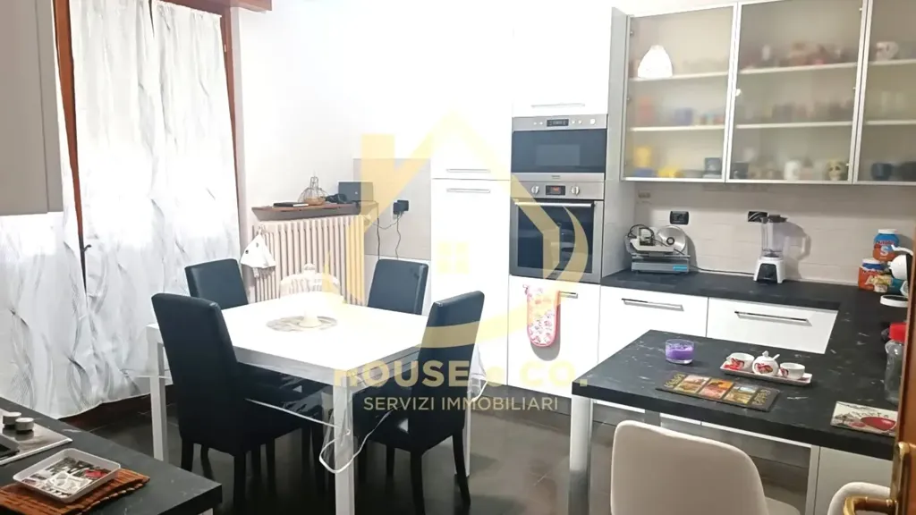 Cuisine - Villa with Private Garden in Vigevano