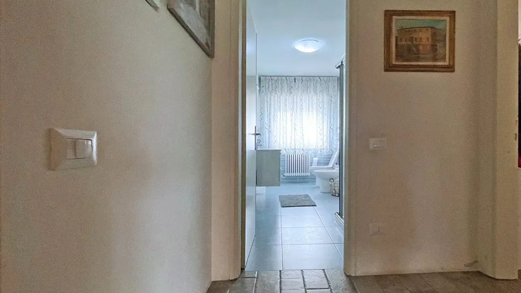 Entrée - Rustic Villa with Solar Panels in Lucca