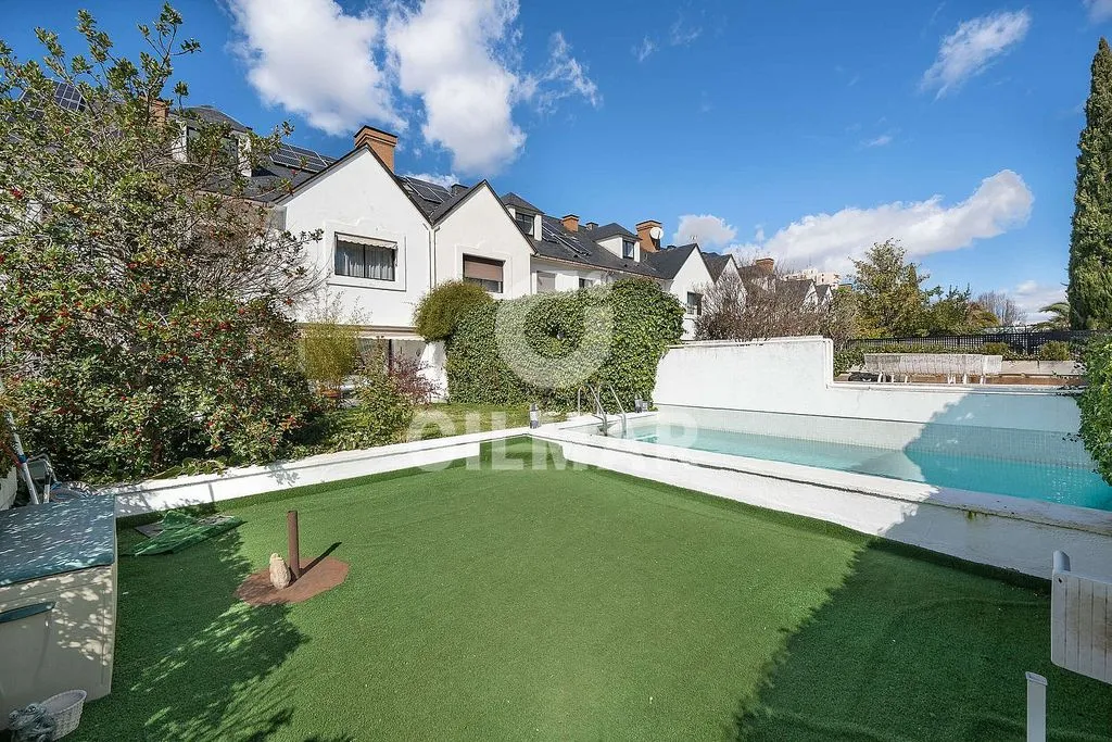 Bassein - Chalet with Pool in Parque Conde de Orgaz