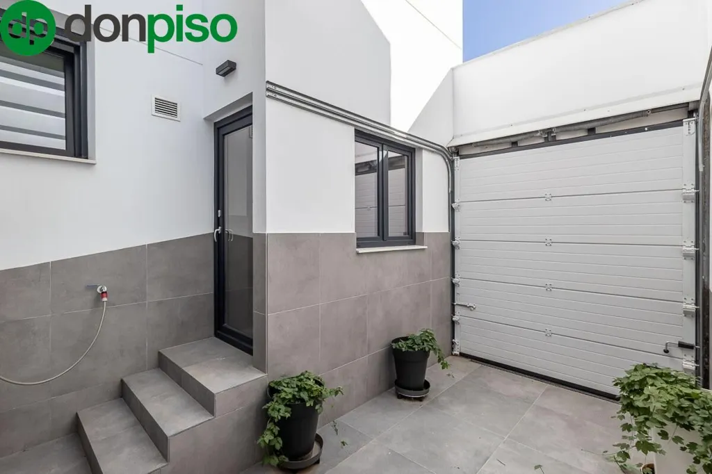 Esterno - Modernised Semi-detached Chalet in Albolote