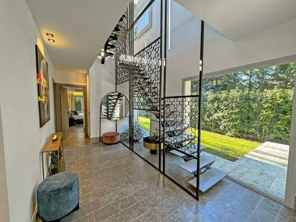 Rooms - 1950s Villa with Sea View in Cap d'Antibes