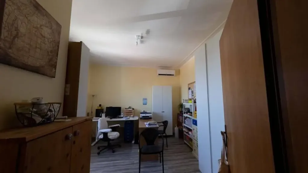 Bureau - Panoramic Apartment with Balcony in Gambassi Terme