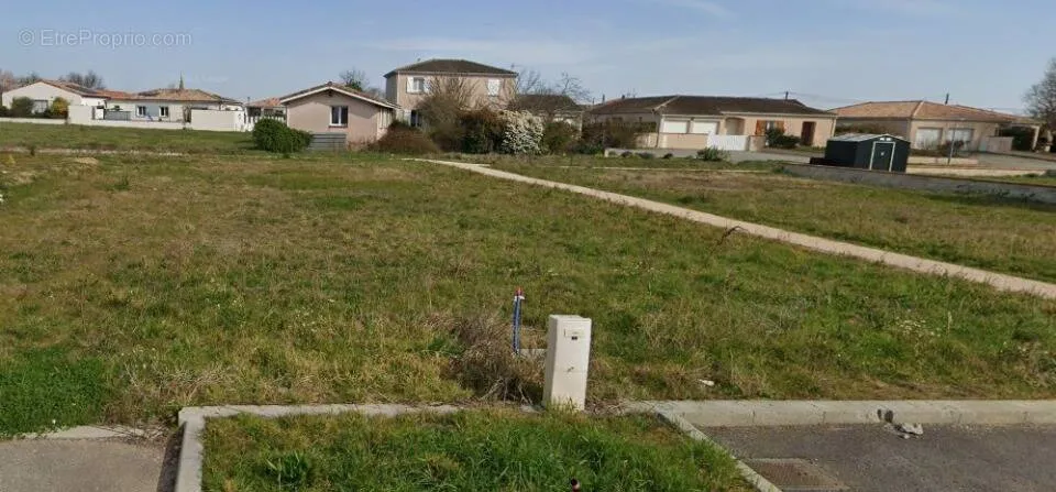 Giardino - Buildable Plot with Garden in Saint-Clar-de-Rivière