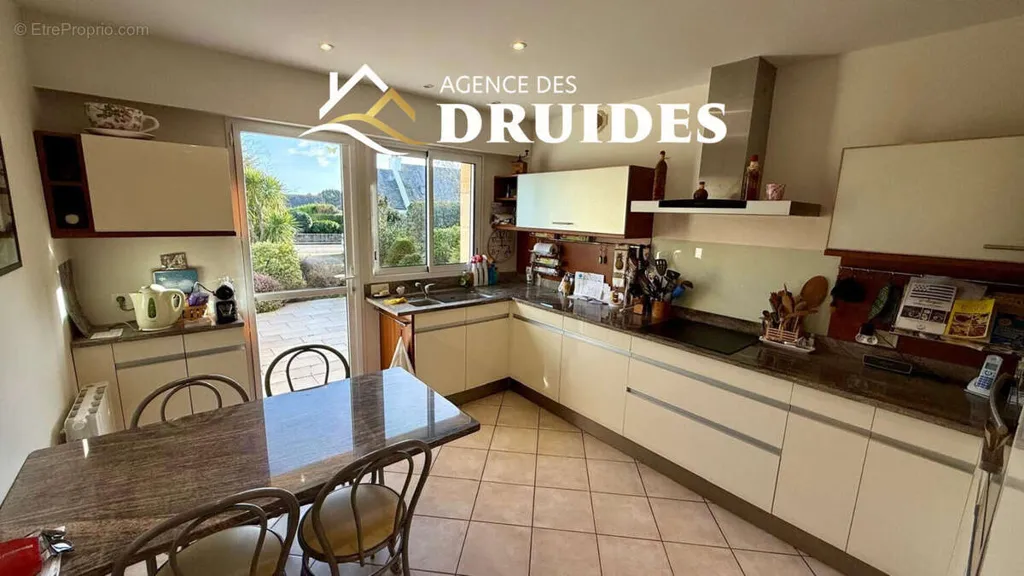 Cuisine - Propriété d'Architecte avec Piscine à Carnac