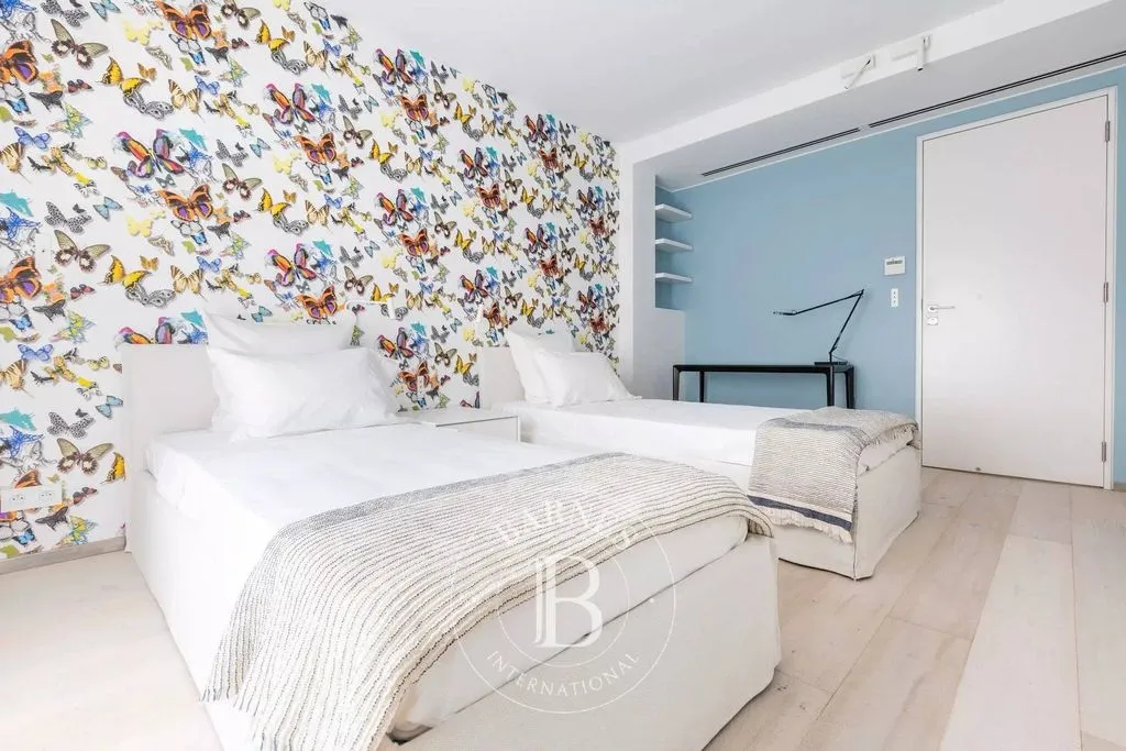 Bedrooms - Luxury Duplex with East-West View in Paris 7th