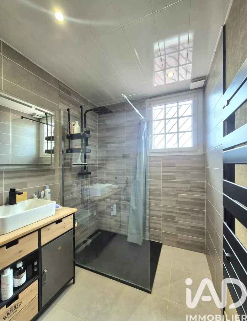 Salles de bain - Maison de Campagne avec Jardin à Varetz