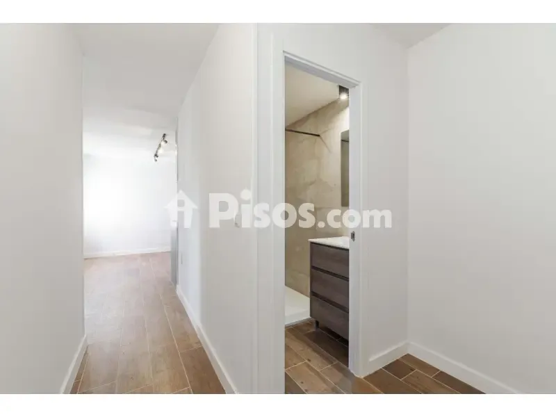Entrée - Converted Flat with Two Apartments in Pino Montano