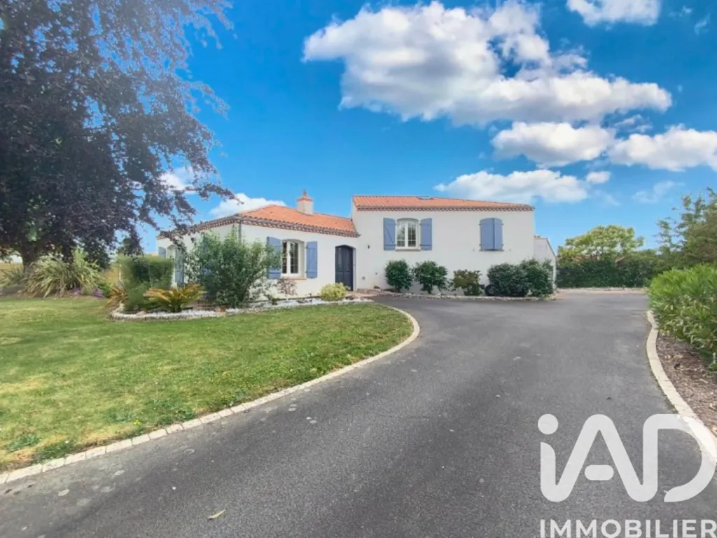 Exterior - Detached House with Pool in Essarts-en-Bocage