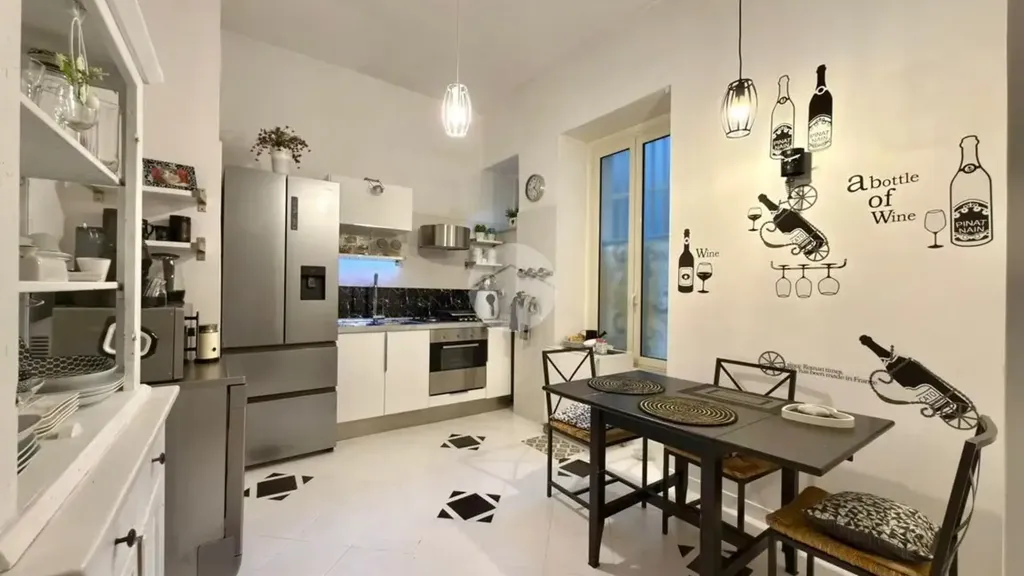 Cucina - Rearranged Apartment with Balcony in Naples