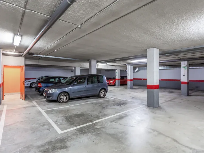 Garaaž - Bright Apartment with Garage in Pamplona