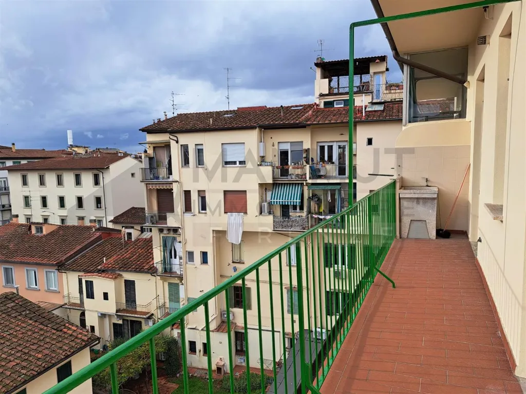 Balcon - 4-Bed Apartment with Balcony in Florence